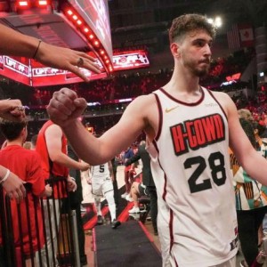 db游戏平台官网-青春轰然倒下并非失败 火箭更衣室已写下复仇代码