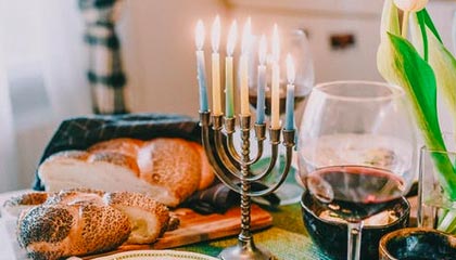 db体育官网-德比战领先！C罗小腿射门进球，菲利克斯策动科曼摆渡助攻